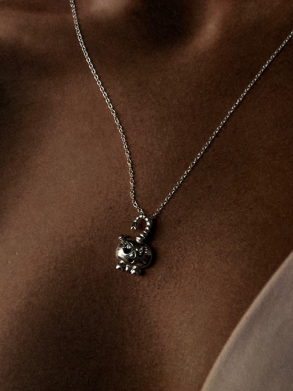 Crab 2 design silver necklace with intricate detailing