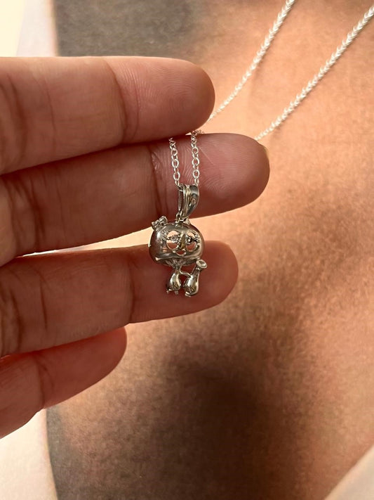 Crab design silver necklace with intricate detailing