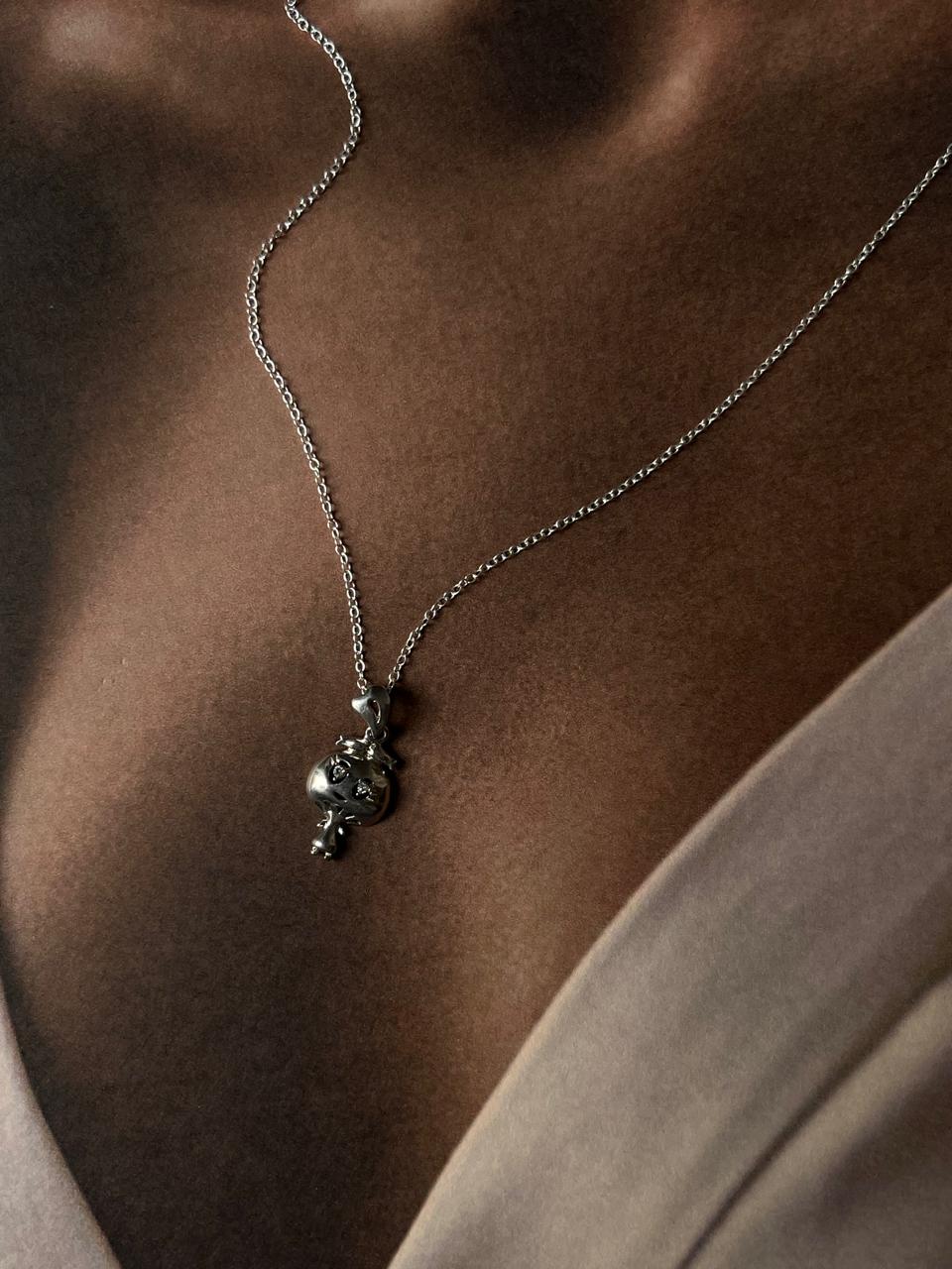 Stylish crab 3 pendant silver necklace with nautical-inspired look