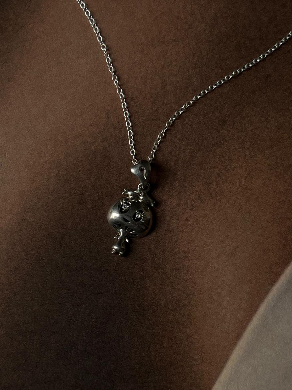 Elegant silver necklace featuring a charming crab 3 pendant