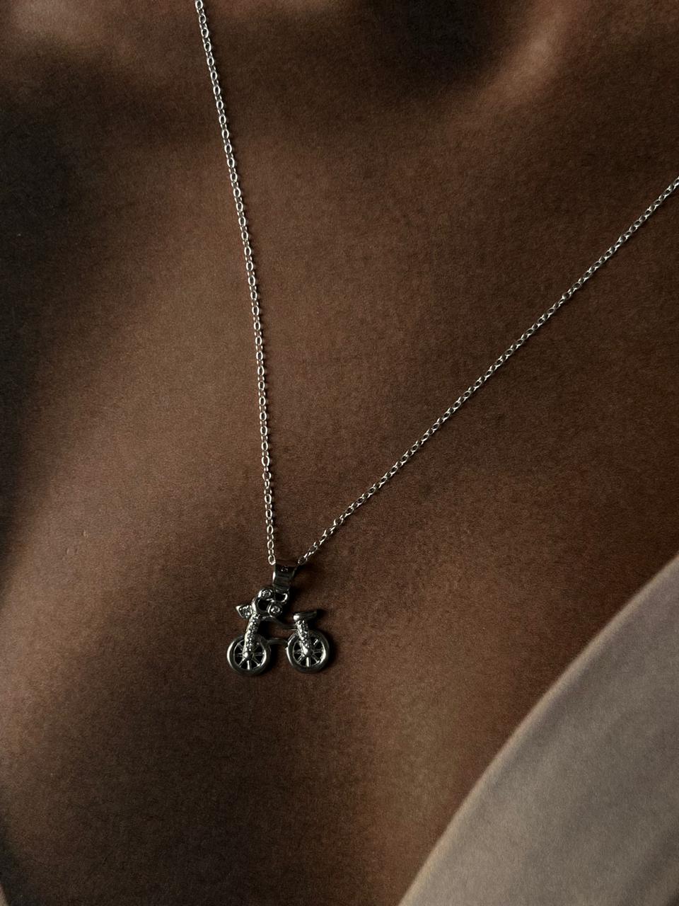 Sleek and minimalist cycle 2 pendant necklace in polished silver