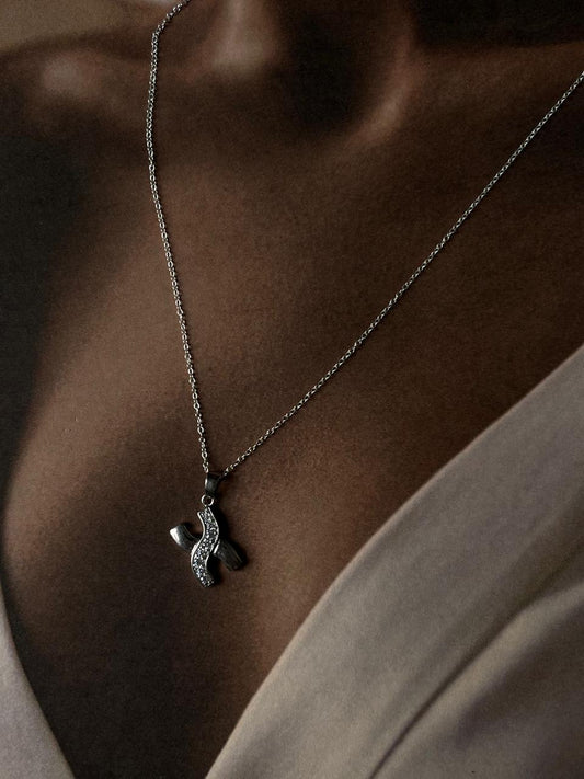 Stylish X silver necklace
