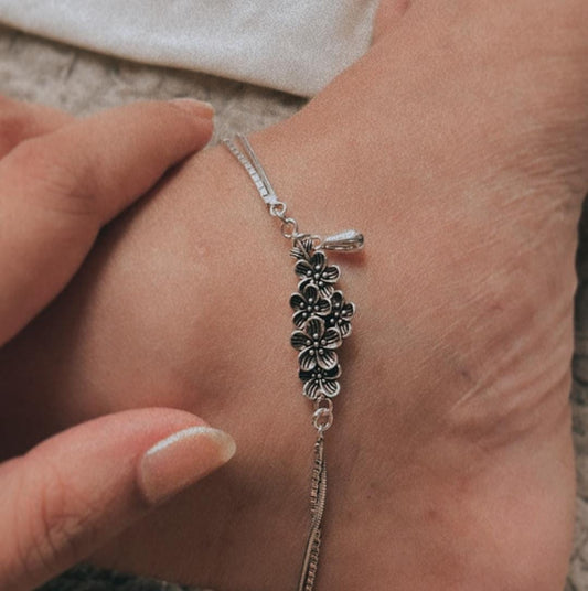 Elegant floral drop silver anklet with intricate flower designs
