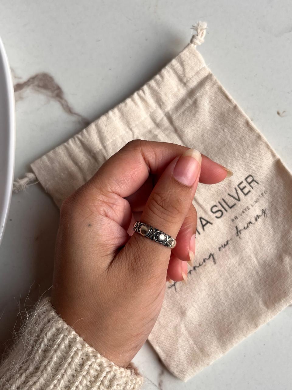 Stylish Rawa dot band ring in sterling silver