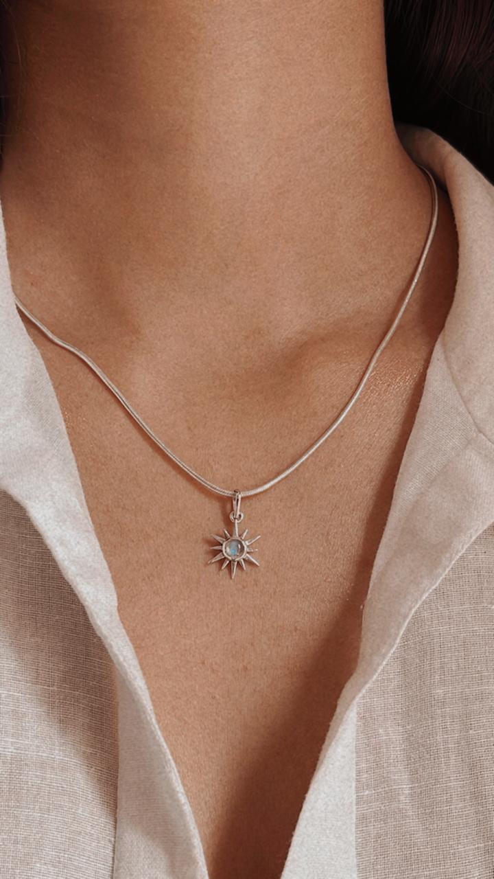 Elegant sunshine moonstone design silver necklace