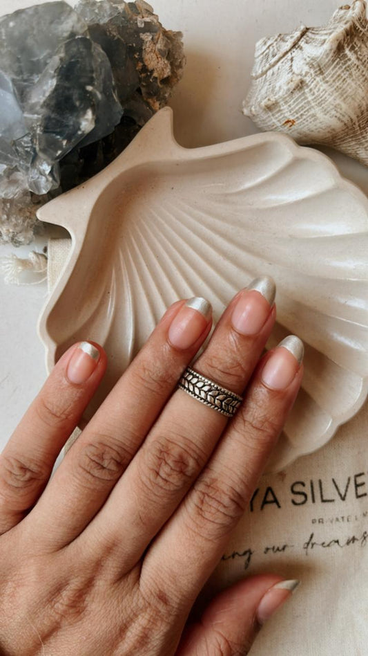 Big Leafy Mid / Little Finger Silver Ring