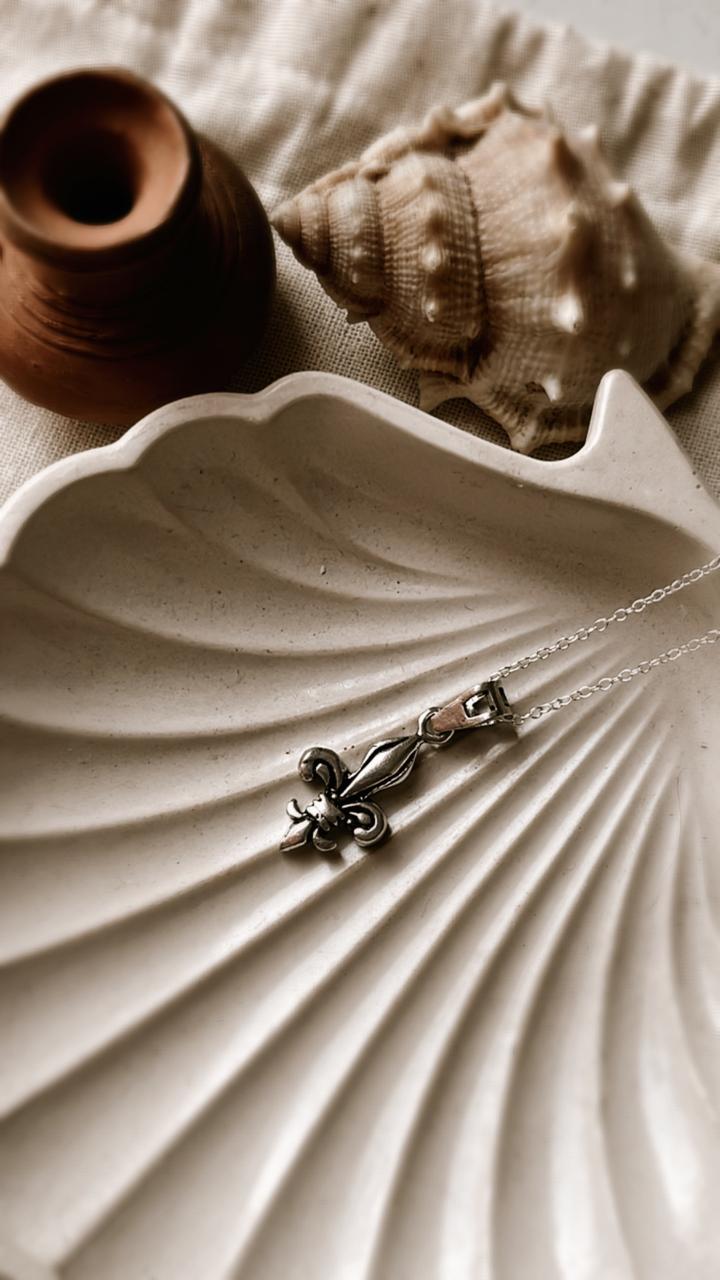 Fleur De Lis Design Silver Necklace