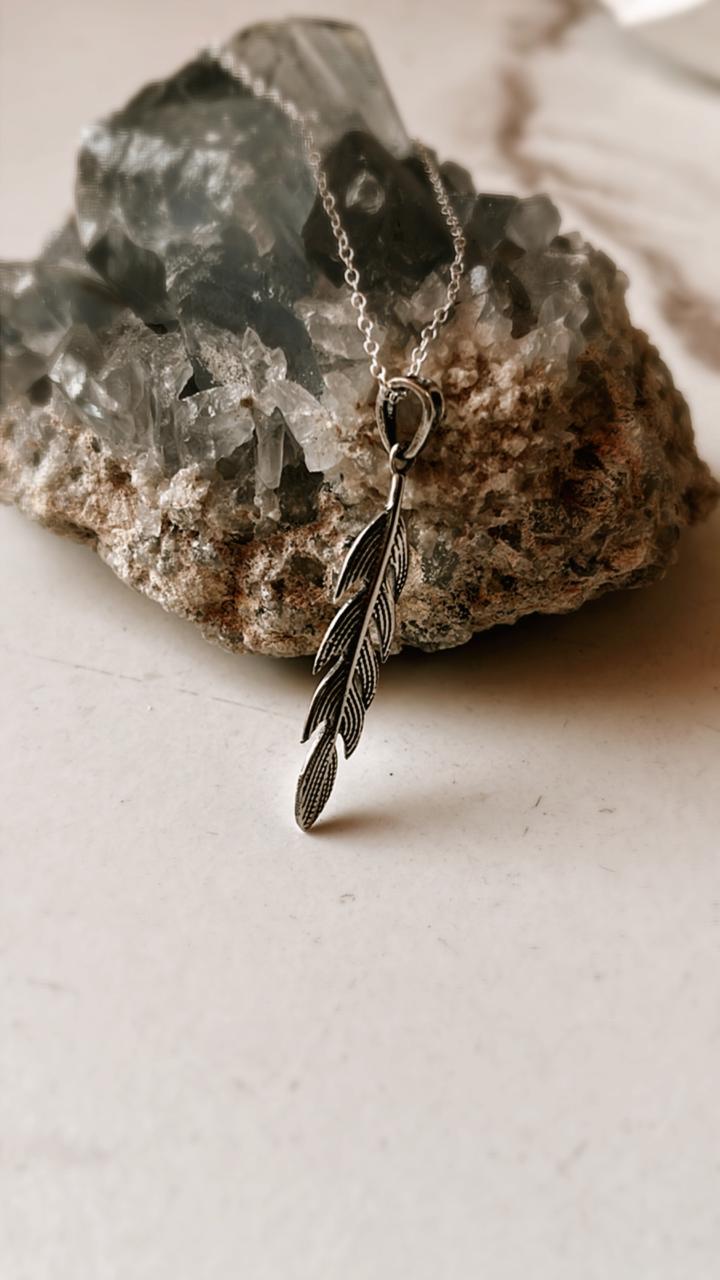 Elegant Feather Pendant Silver Necklace