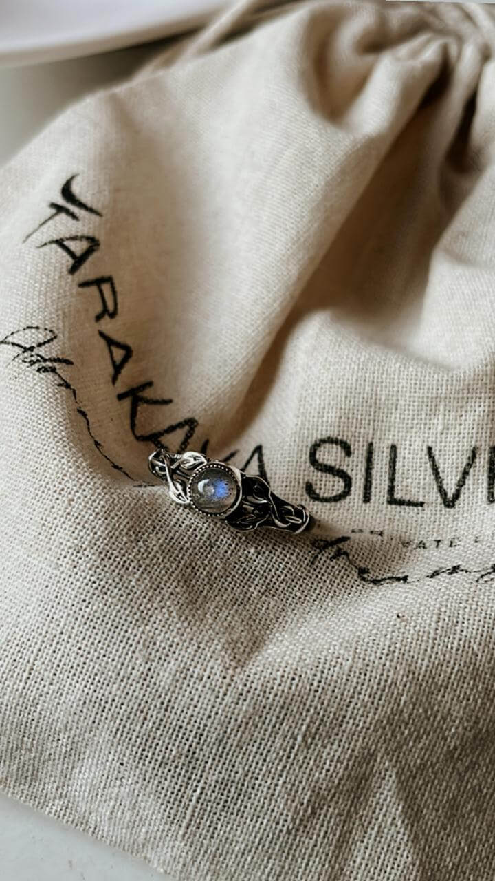 925 Silver Boho Ring with Labradorite gemstone and forest design