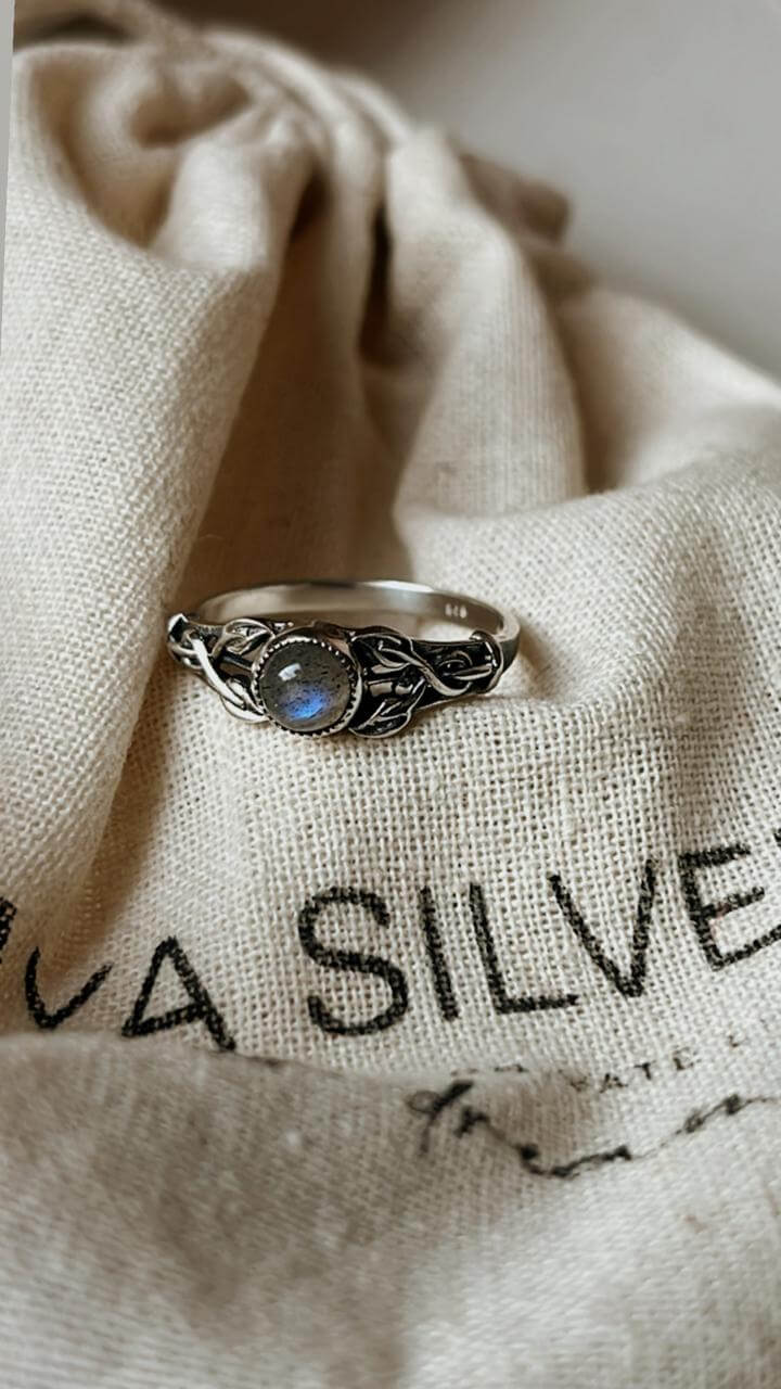 Handcrafted Labradorite gemstone ring in 925 sterling silver