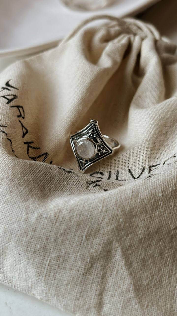 Elegant Moonstone Silver Ring in vintage bohemian design