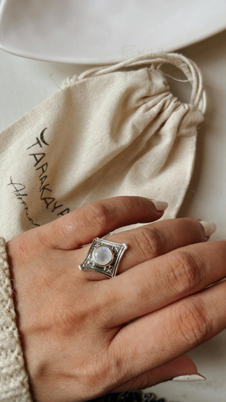 Vintage Boho Silver Ring with moonstone gemstone