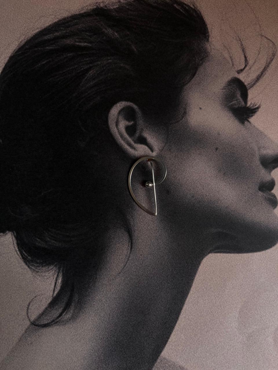 Modern design plain 925 silver earring for everyday wear