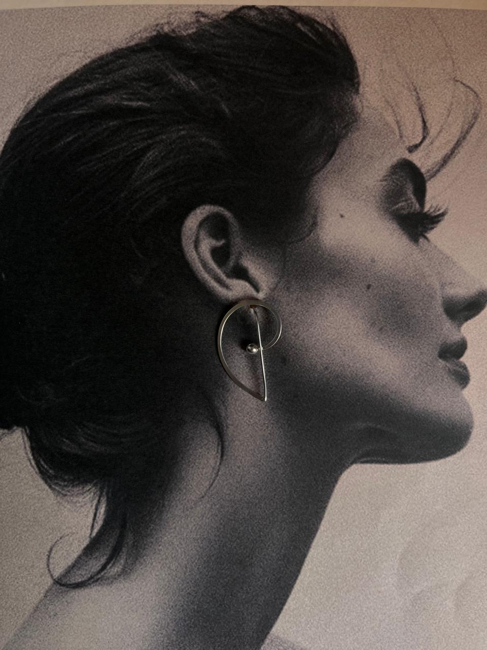 Simple and elegant plain 925 silver earring