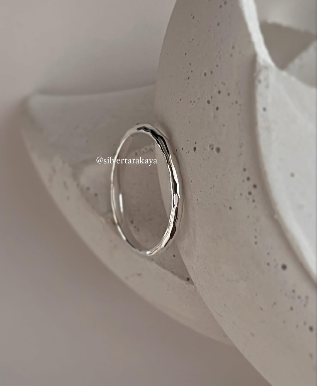 Hammered texture sleek band ring in 925 sterling silver