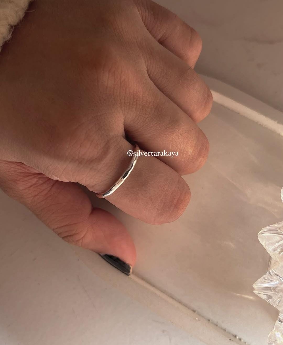 925 sterling silver sleek band ring with hammered texture