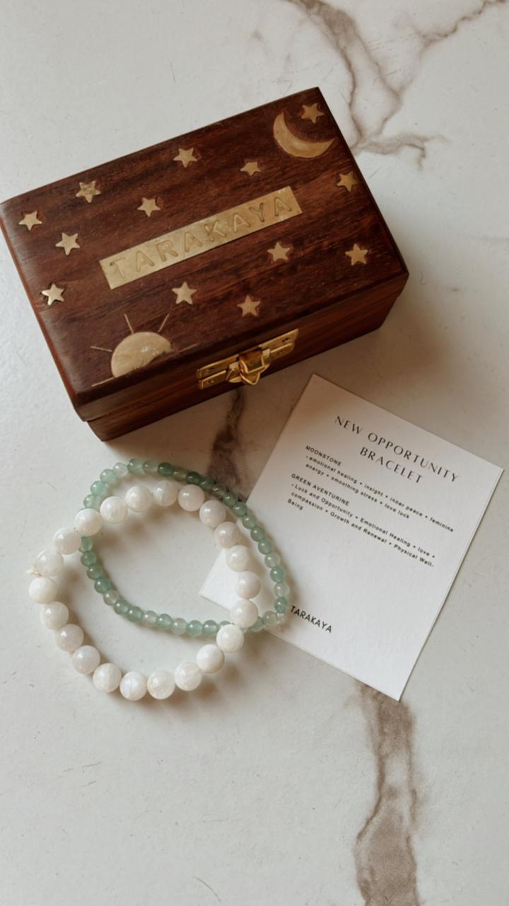 Natural crystal bracelet with Moonstone 8mm and Green Aventurine 4mm for new paths