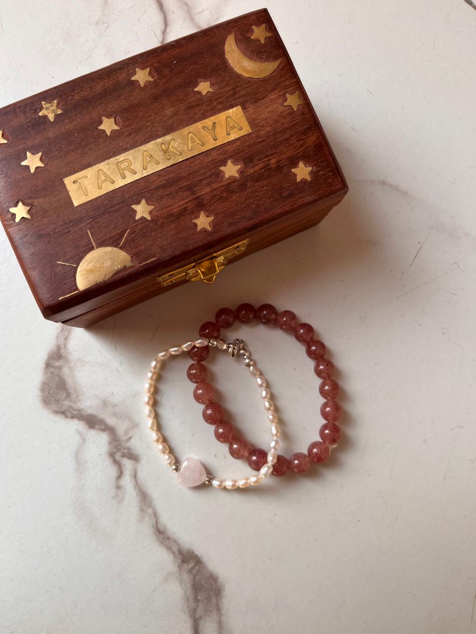 Beautiful natural bracelet with Strawberry Quartz 8mm beads and Rose Quartz heart with Pearl