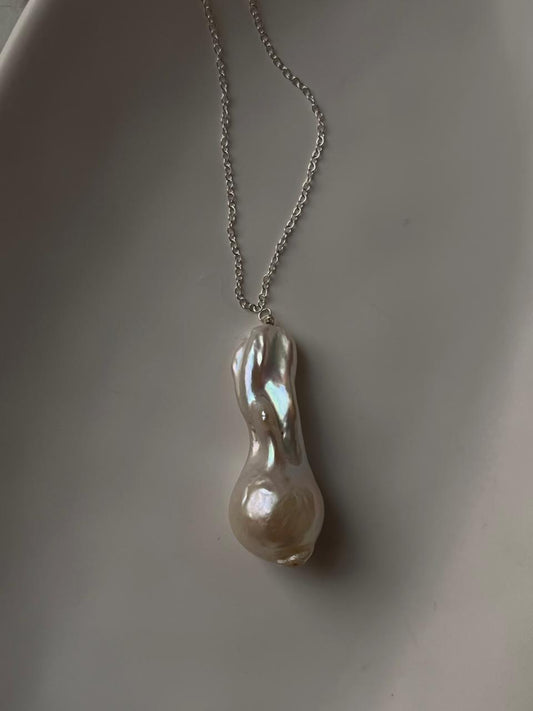 Elegant Baroque pearl necklace with 925 sterling silver chain
