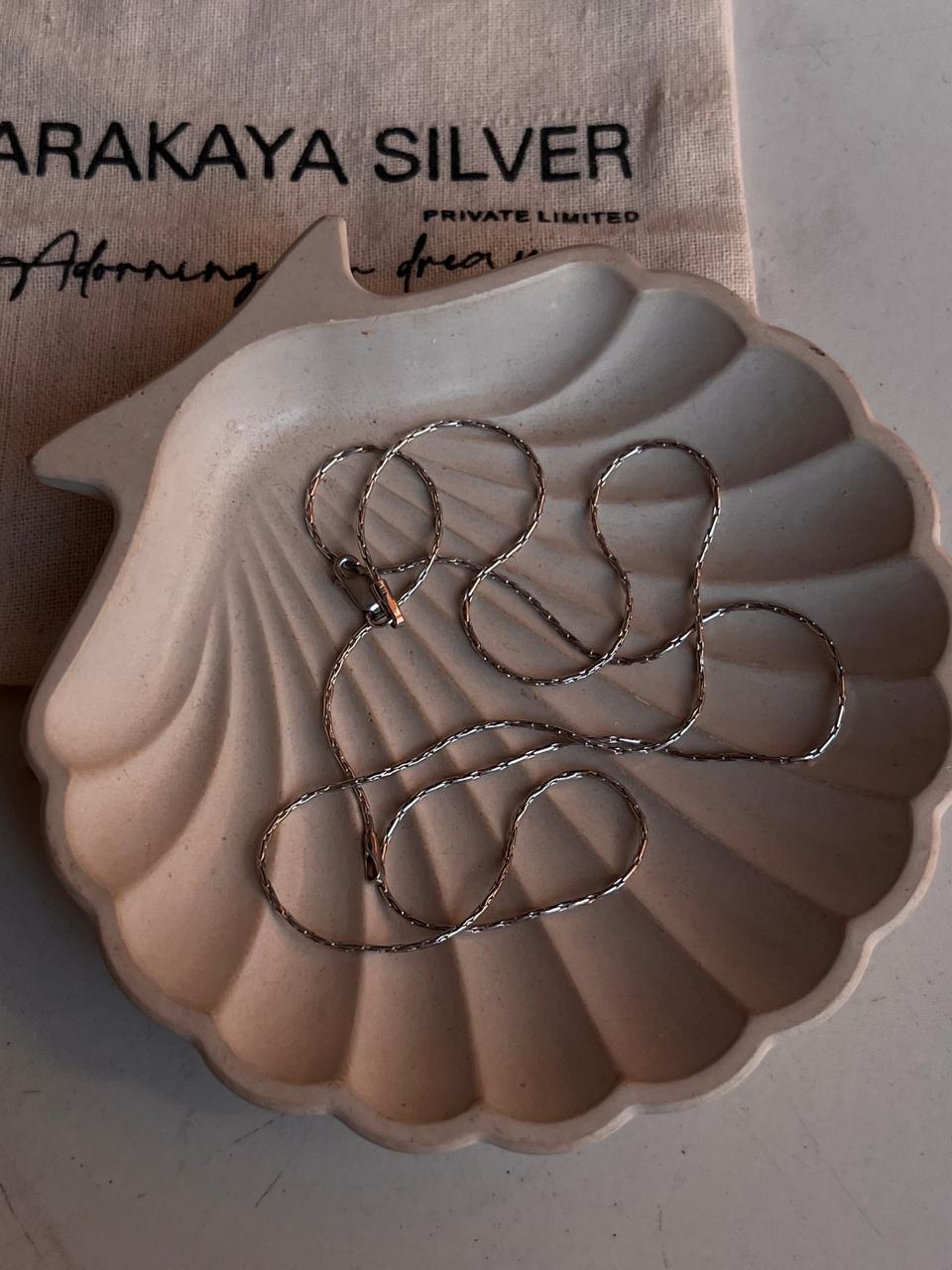 Elegant Italian chain with sleek textured finish in 925 silver