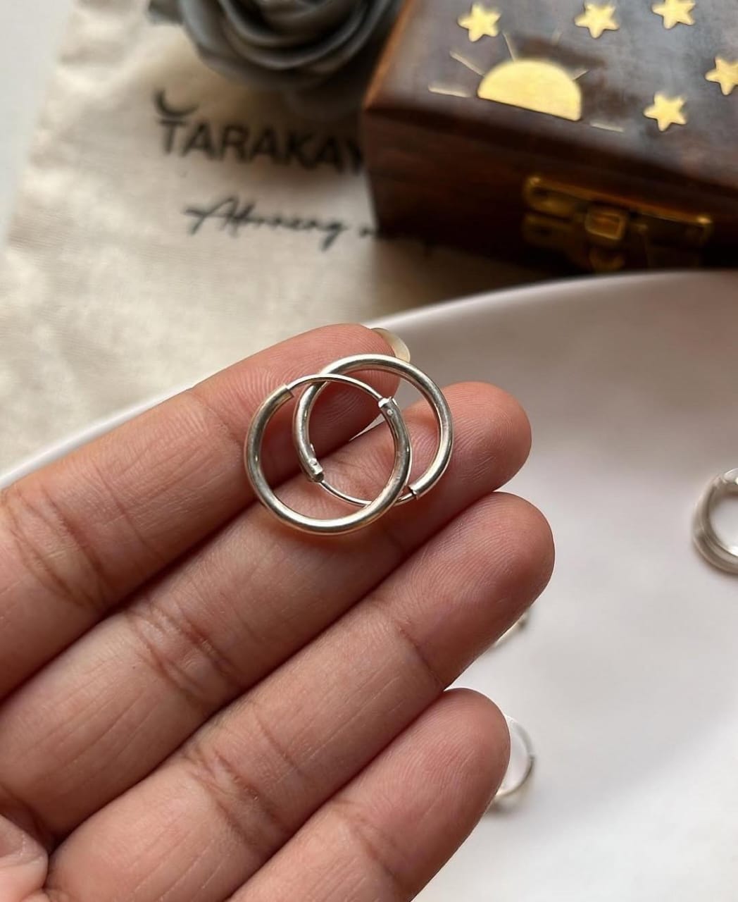 Minimalist plain silver hoop earrings in 925 silver  