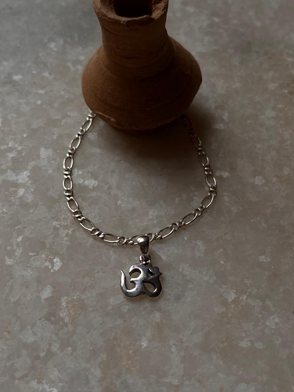 925 sterling silver rakhi featuring Om symbol and Figaro chain