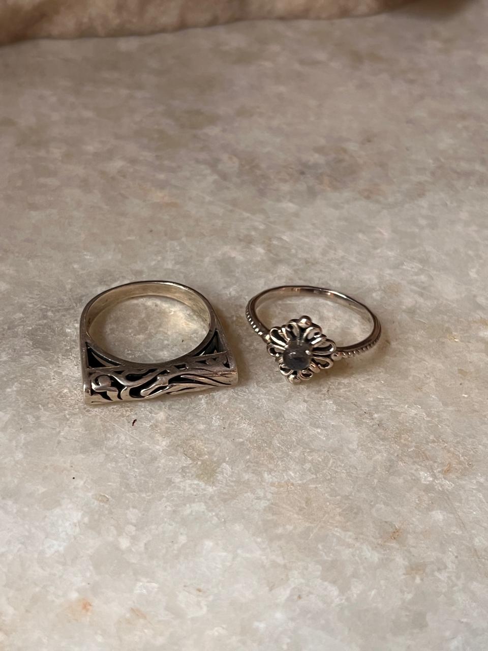 Vintage Motif Fleur Labradorite & Vintage Motif Signet 925 Sterling Silver Stack Set Ring