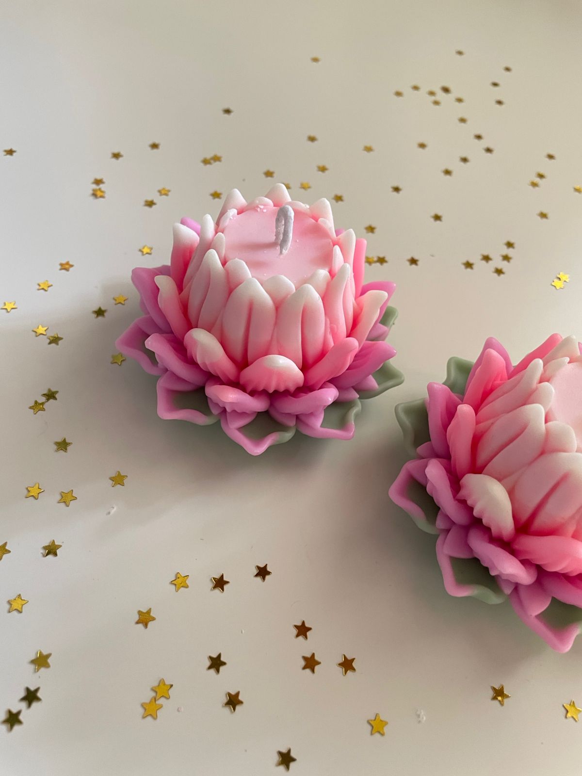 Eco-friendly gradient pink lotus handcrafted soya wax candles