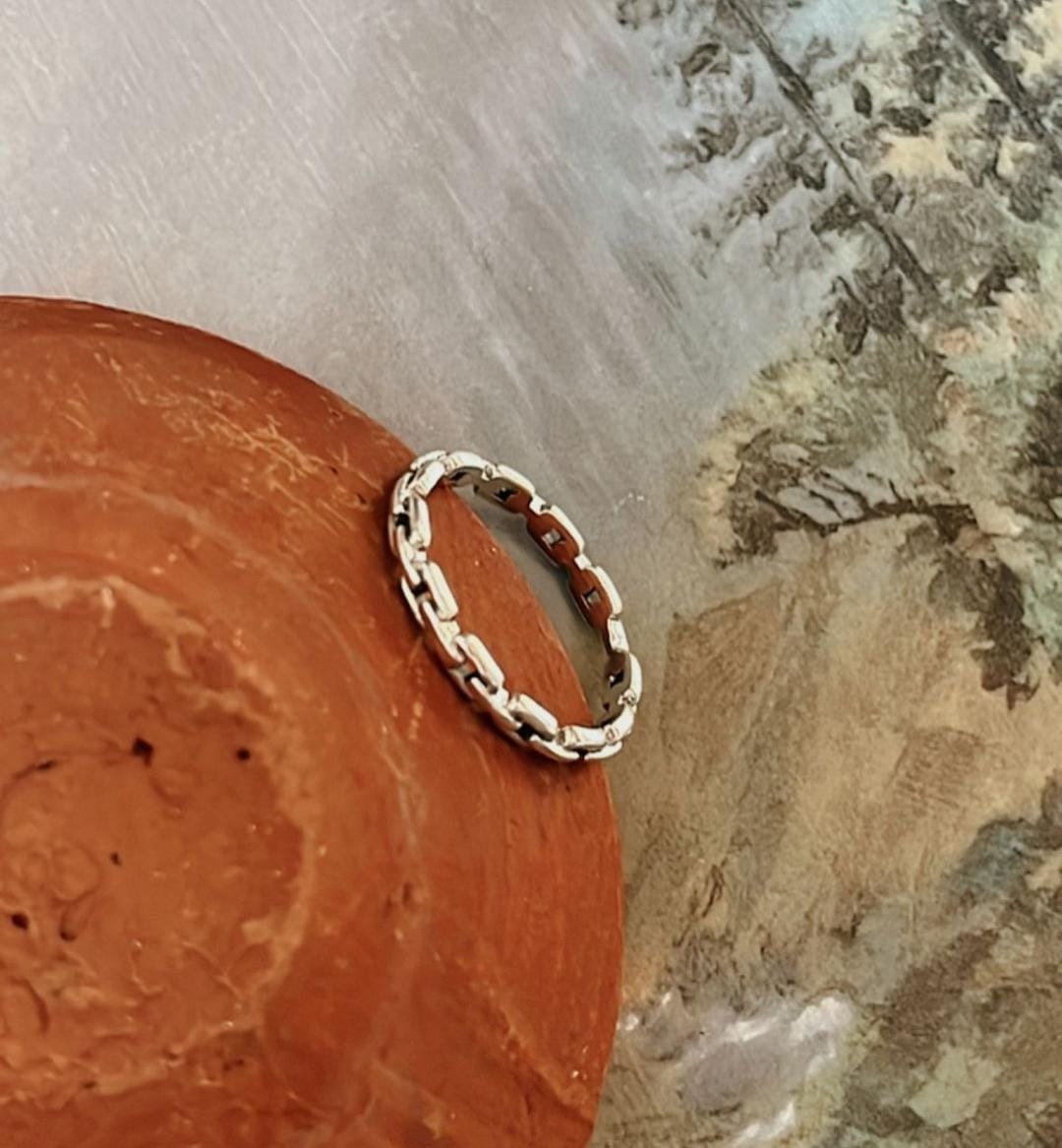 thin link band ring