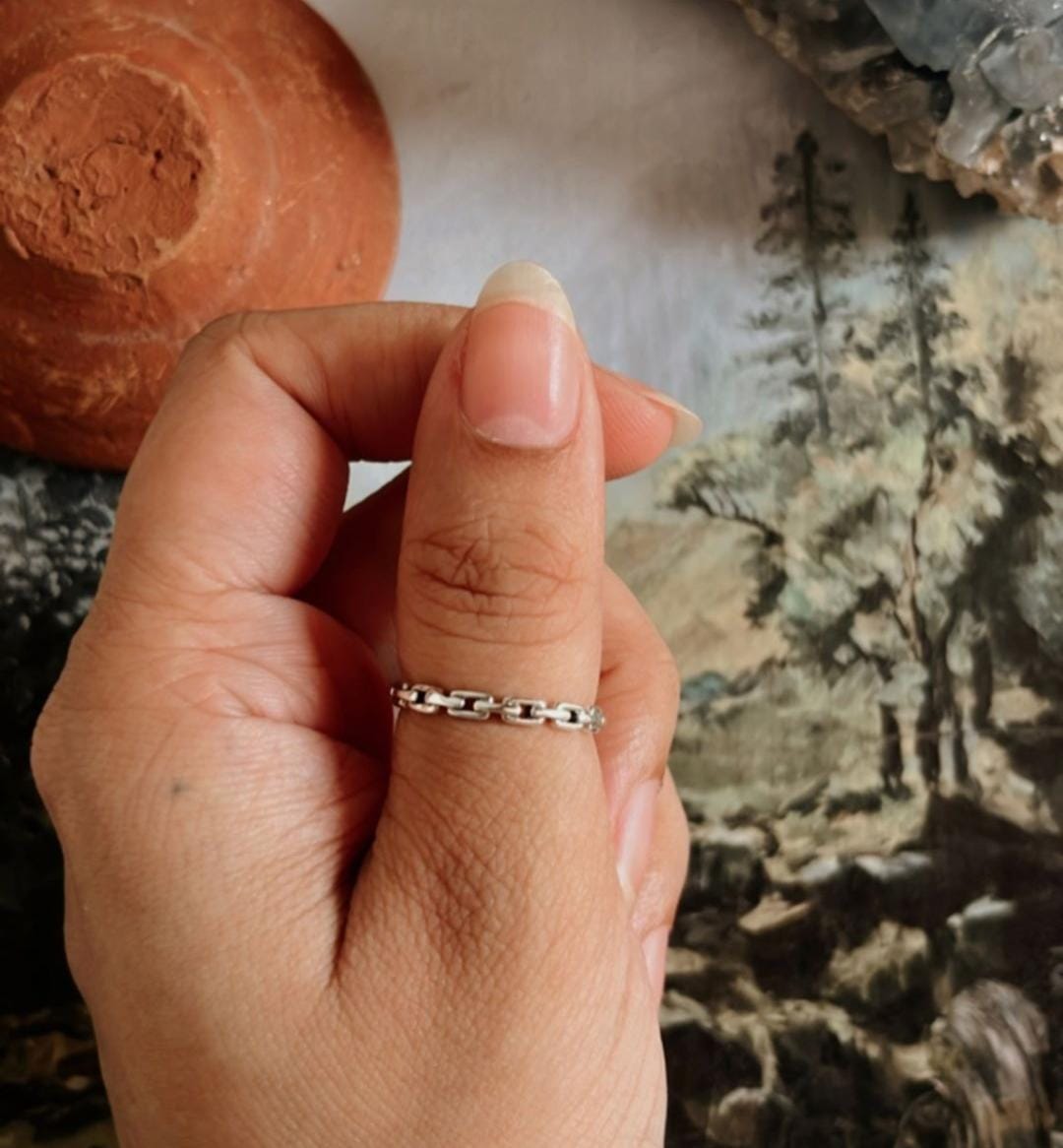 thin link band ring