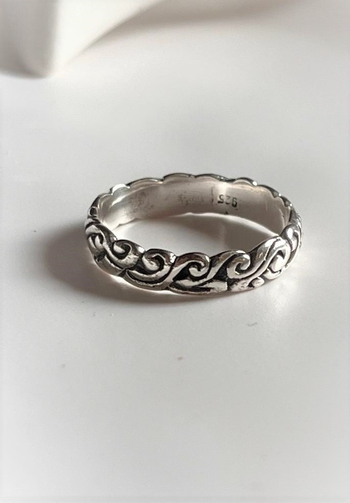 Sterling Silver Medium Vintage Band with Motif