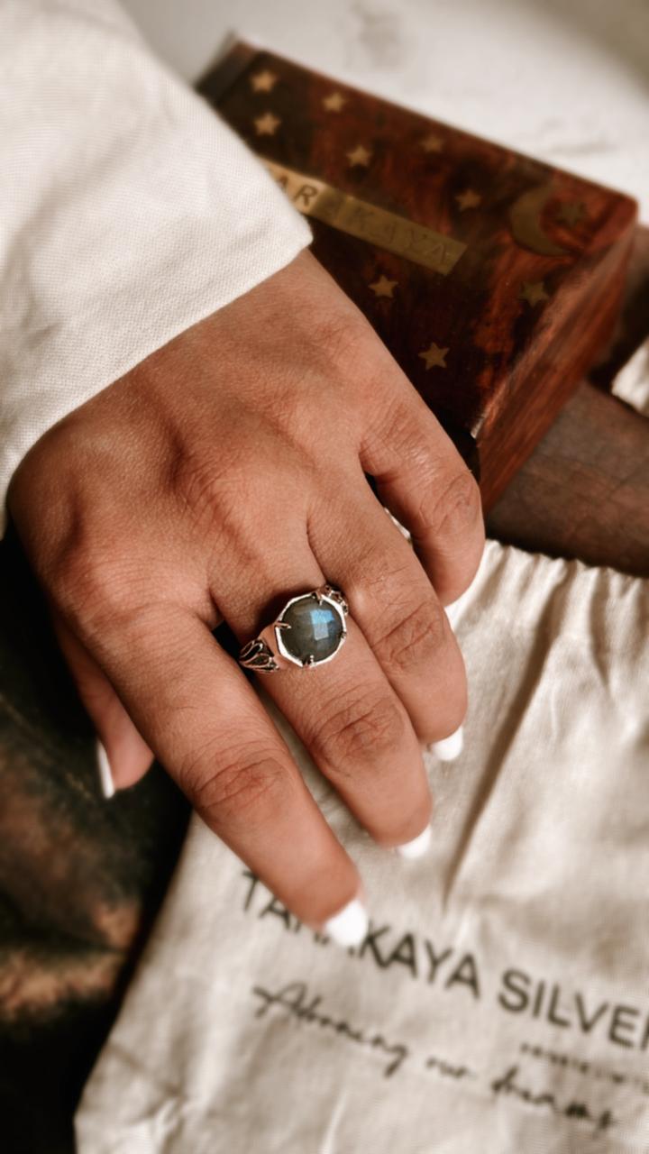 Labradorite Vintage Checkerboard Silver Ring with Elegant Design
