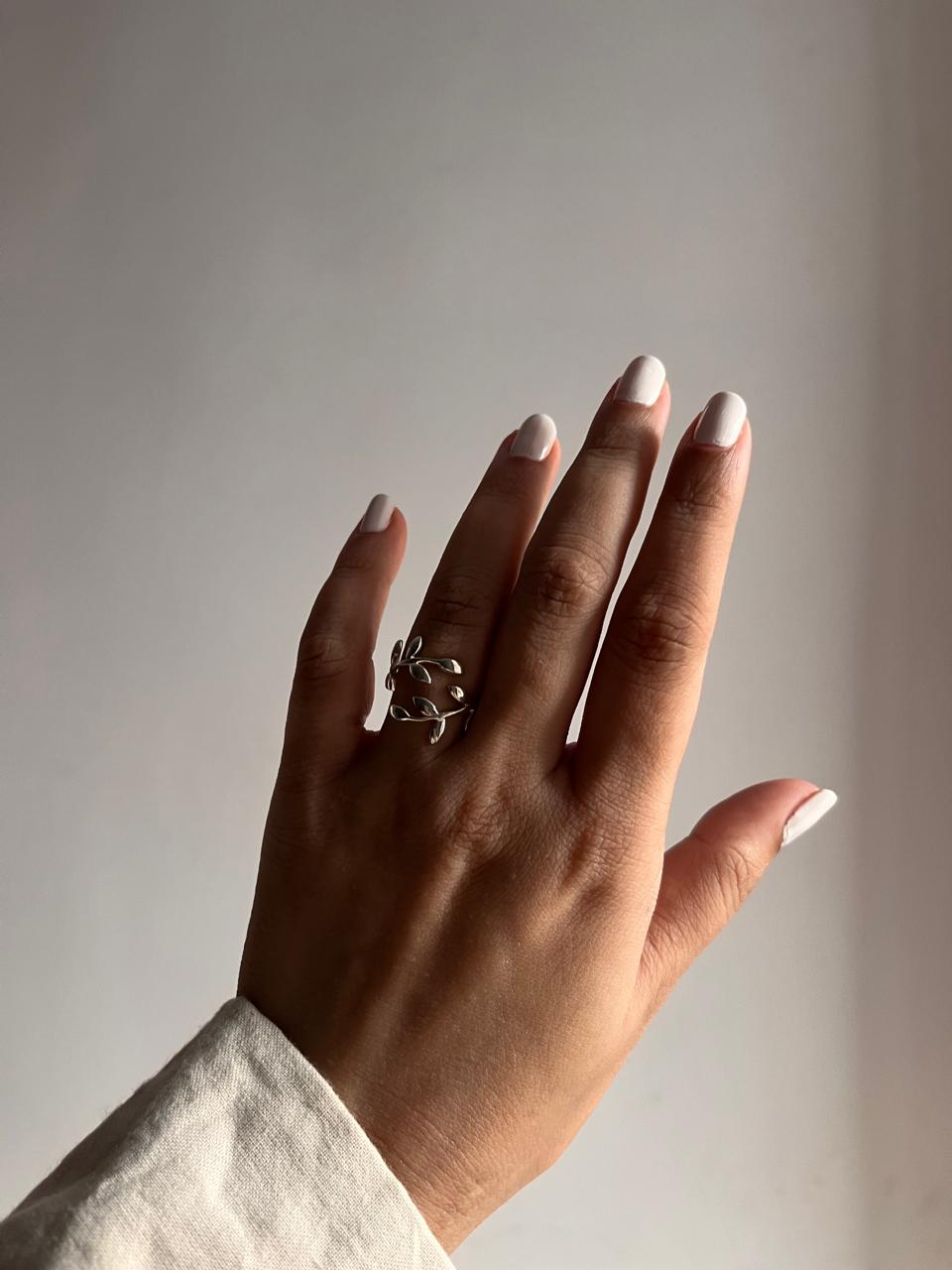 Silver ring with willow leaf motif for a nature lover