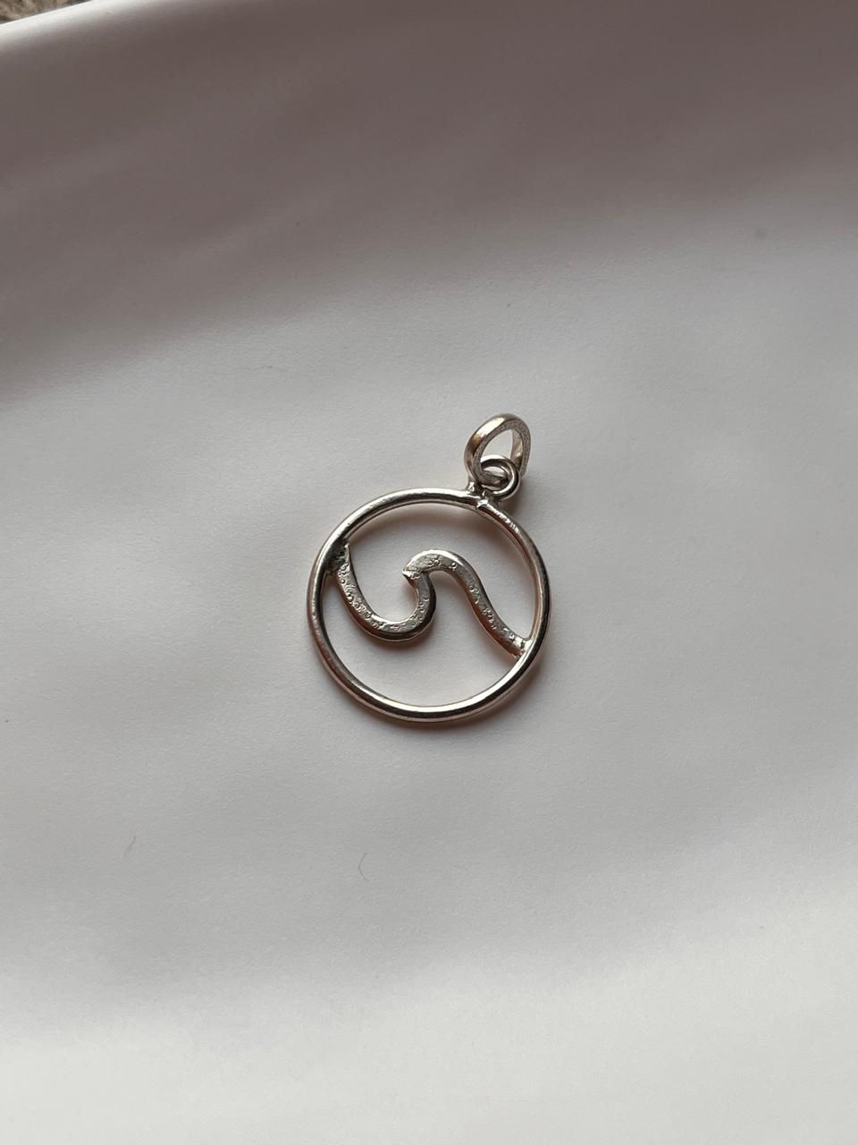 Elegant round silver pendant with wave design