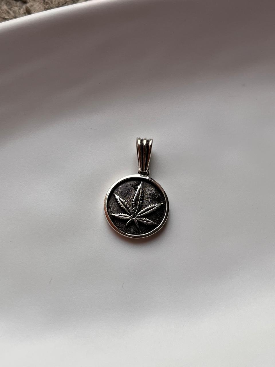 Sleek hemp round pendant crafted in sterling silver