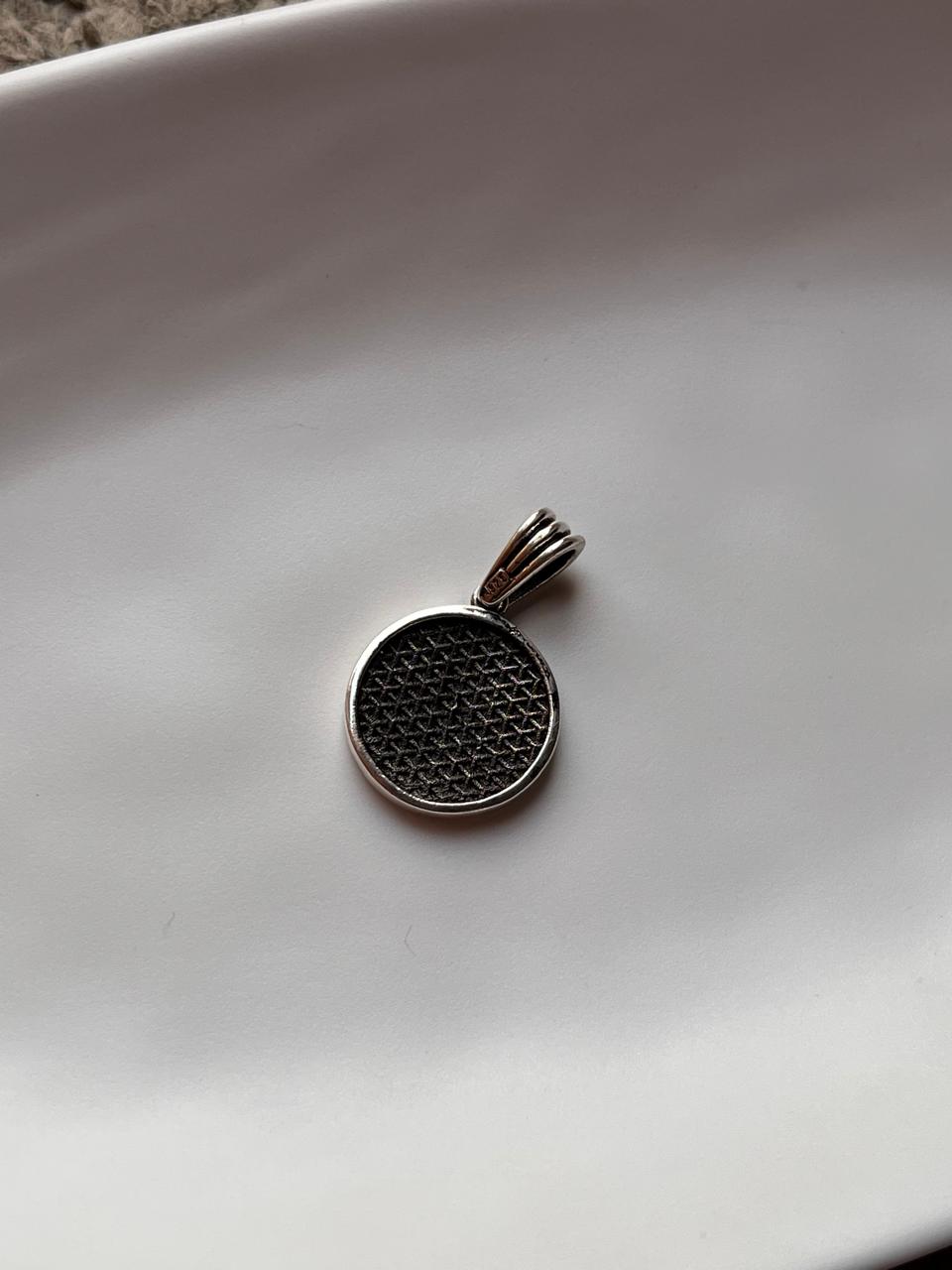 Elegant sterling silver hemp round pendant