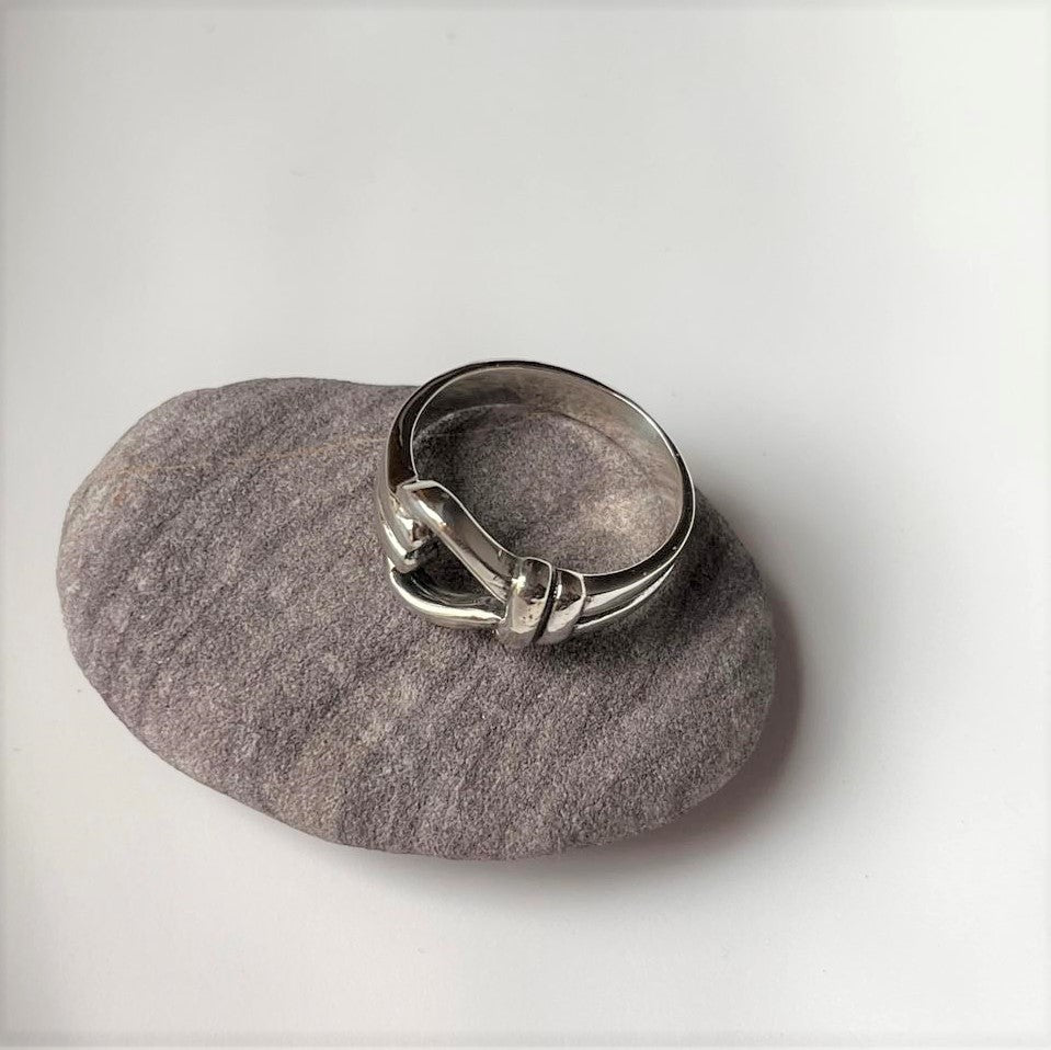 Elegant Knot Silver Ring Unisex Band