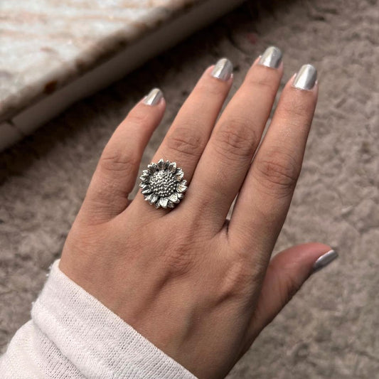 Beautiful big sunflower ring in sterling silver with delicate petal work.