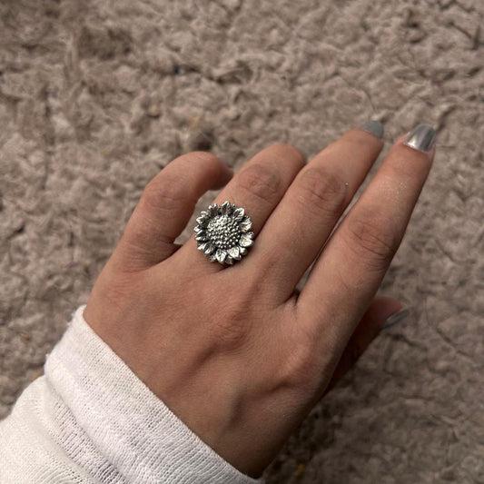 Bold big sunflower detailed silver ring with intricate petal design.