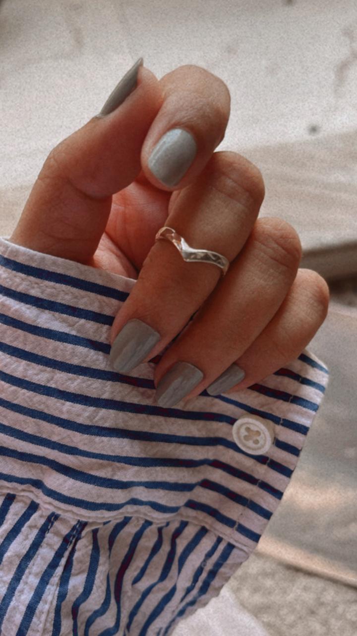 Sleek V hammered silver ring for adjustable fit on mid/little finger