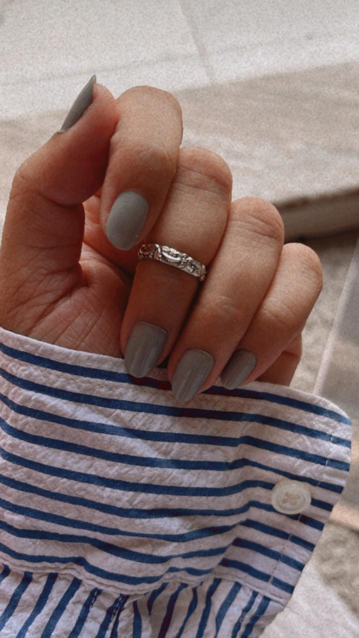 Antique-inspired adjustable silver ring for mid/little finger