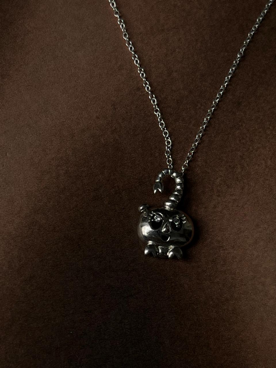 Stylish silver necklace with a finely crafted crab 2 pendant
