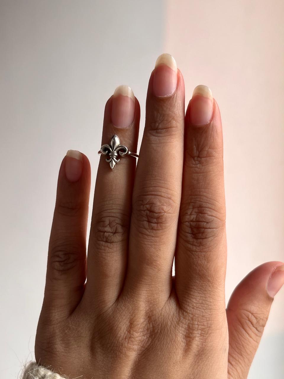 Delicate Fleur-De-Lis ring in sterling silver