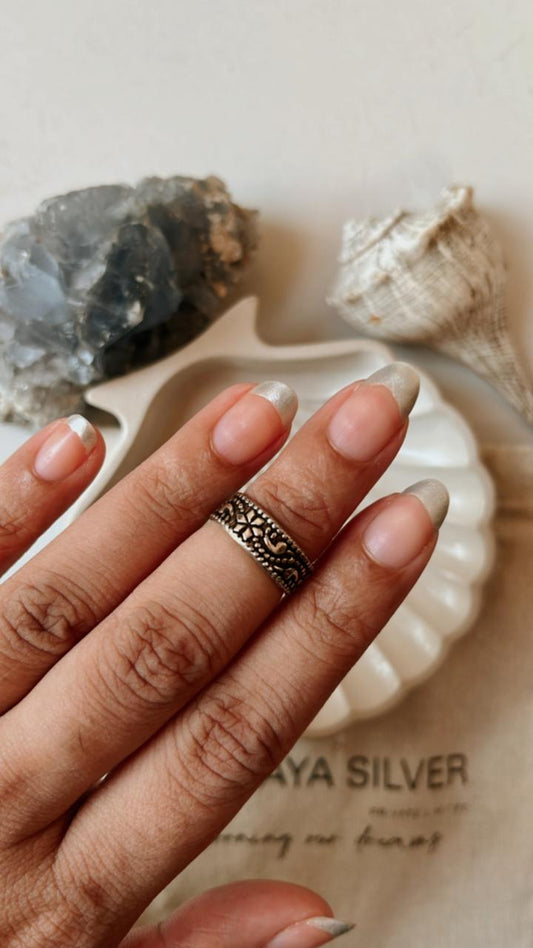 Flower Tribal Rawa Mid / Little Finger Silver Ring
