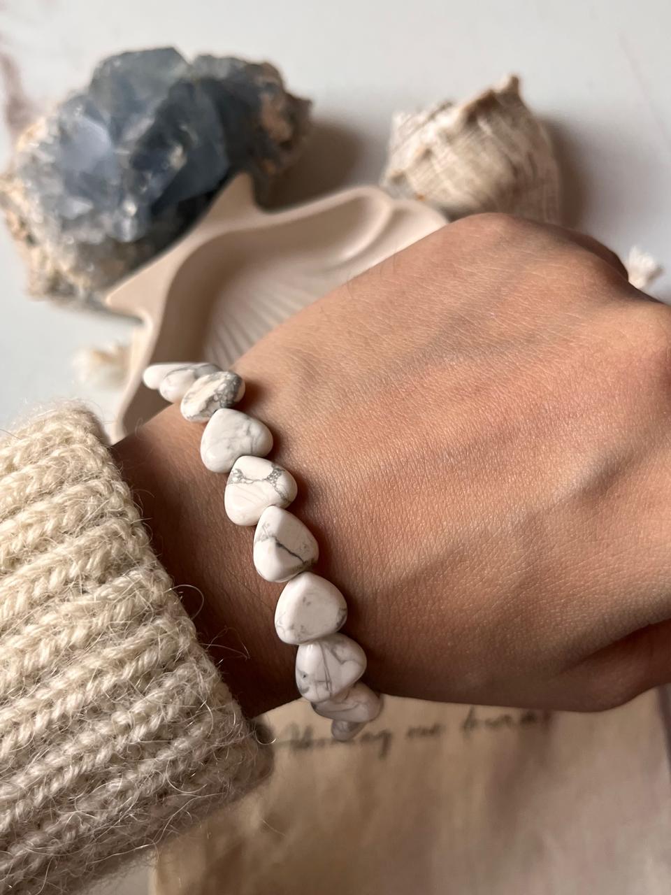 Handmade Howlite Heart-Shaped Bracelet for Stress Relief
