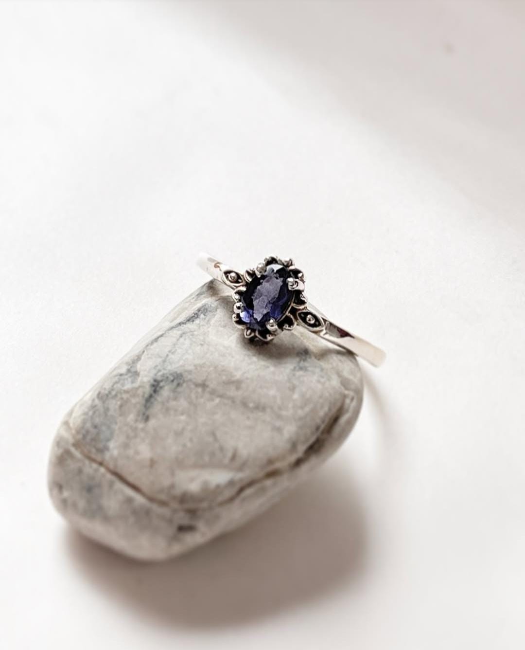 Sophisticated Iolite 925 silver ring with Victorian embellishments