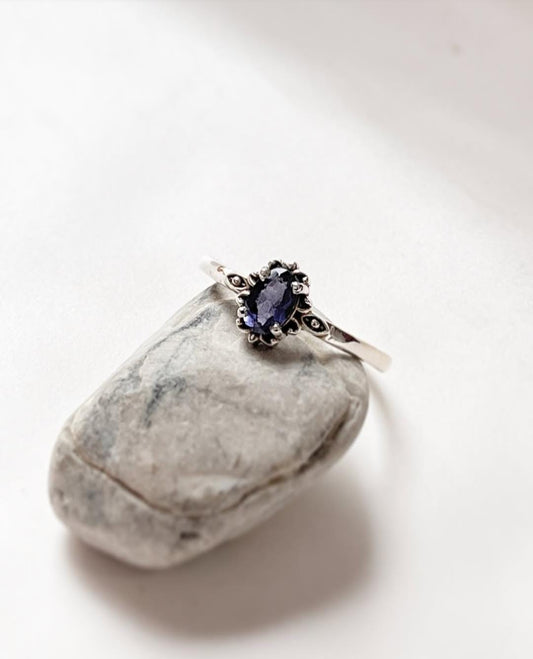 Sophisticated Iolite 925 silver ring with Victorian embellishments