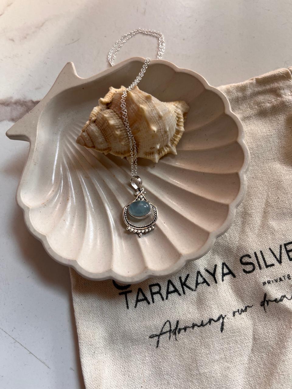 Vibrant aquamarine gemstone pendant in silver with a boho-inspired look.