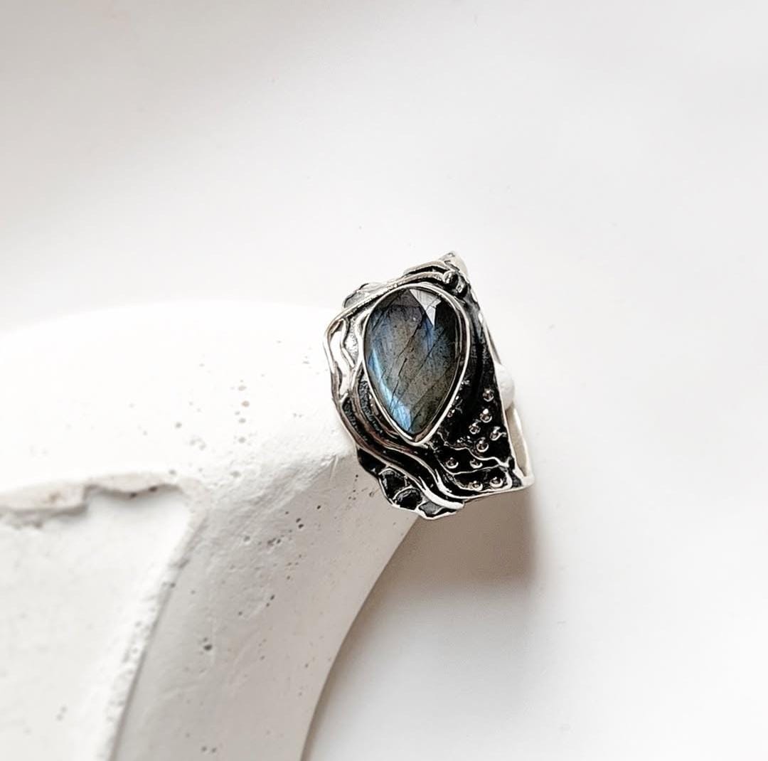 Elegant Rustic Silver Ring Featuring Pear-Shaped Labradorite