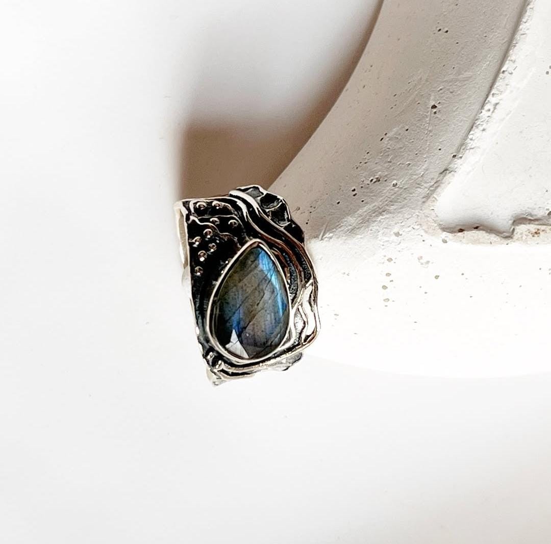 Elegant Rustic Silver Ring Featuring Pear-Shaped Labradorite